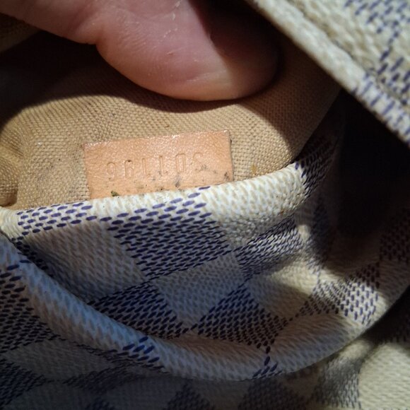 Louis Vuitton purse - Picture 1 of 4